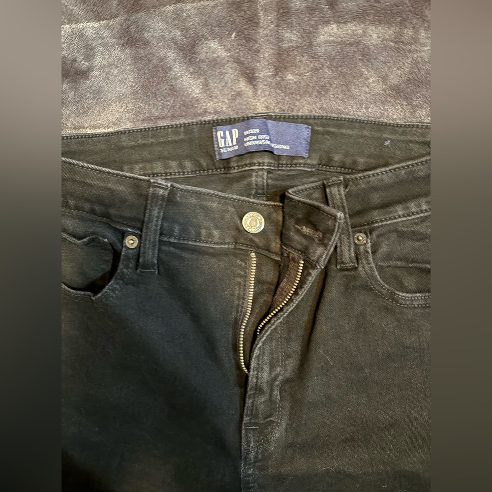 GAP Women’s Skinny Jeans in Black